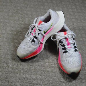 Nike Air Zoom Pegasus 38 Women's Size 7.5 Off White Neon Pink Accented Sneakers